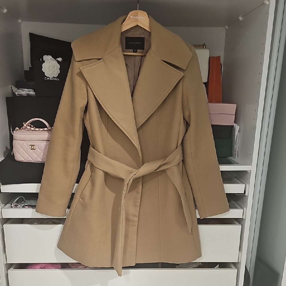 SOLD -elegant Tan Women's Coat - BANANA REPUBLIC - XS